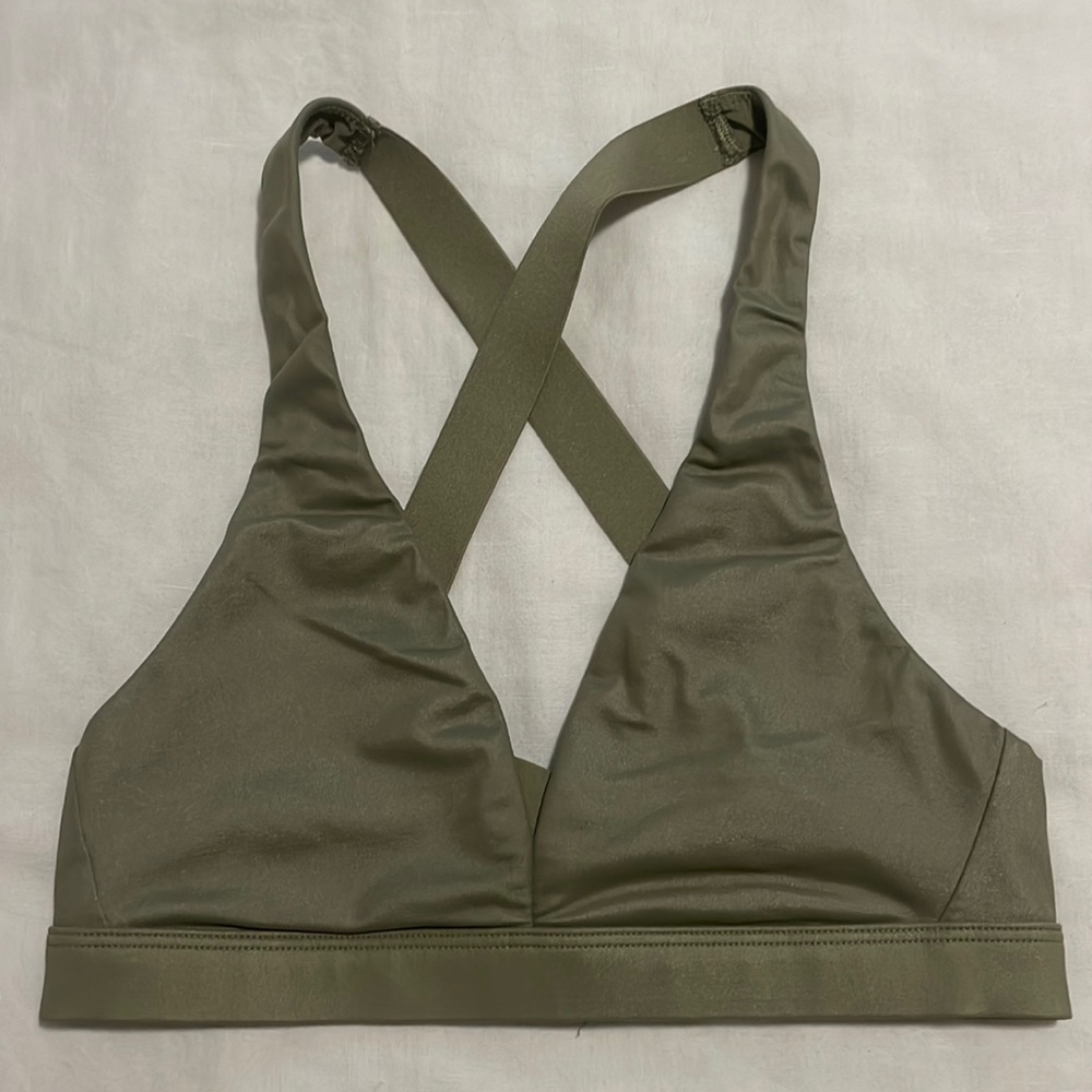 Victoria’s Secrets Sports Bra Size XS like new !!